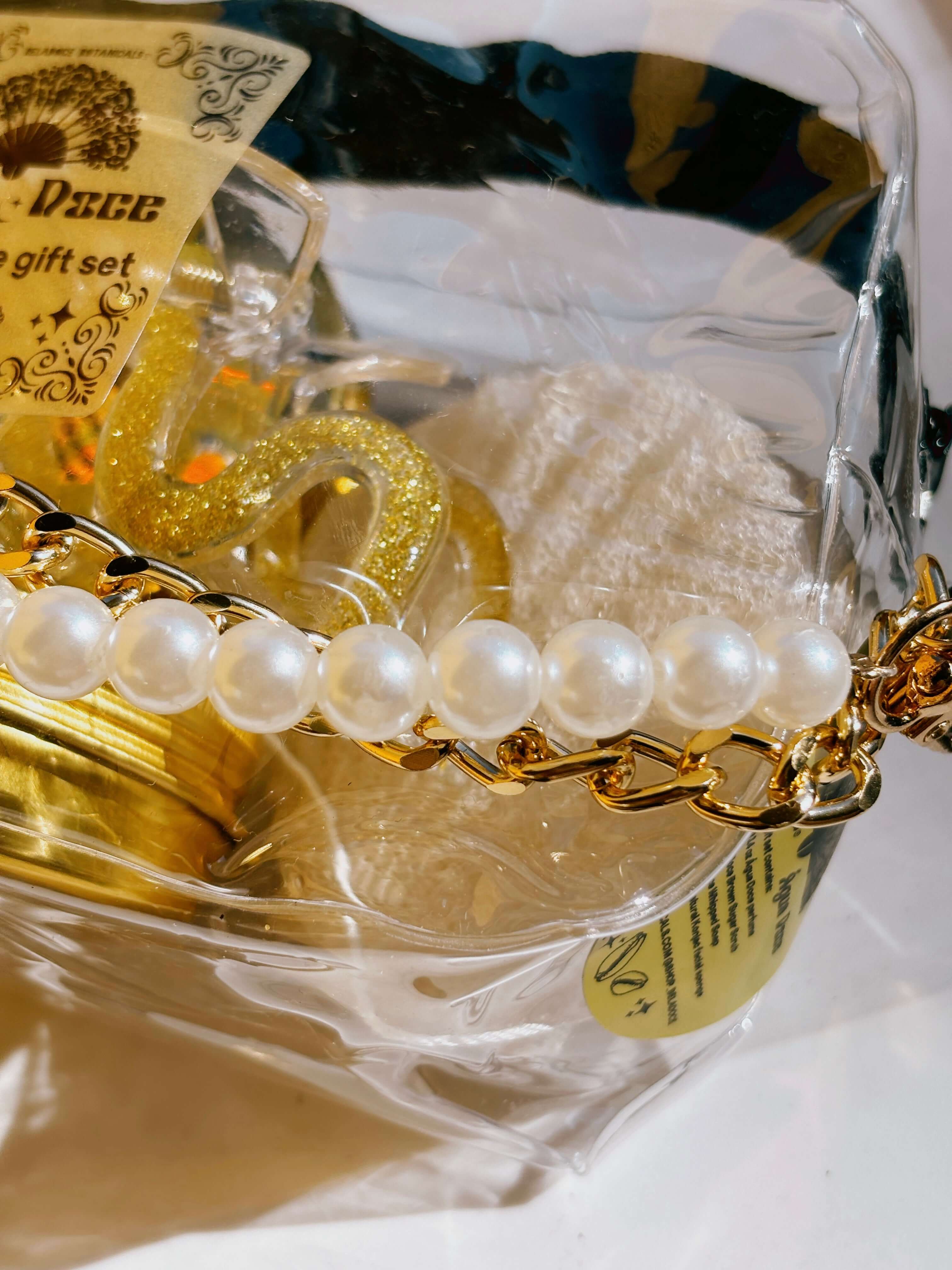 Divine Shine Água Doce Perfume + Bath Body Gift Set