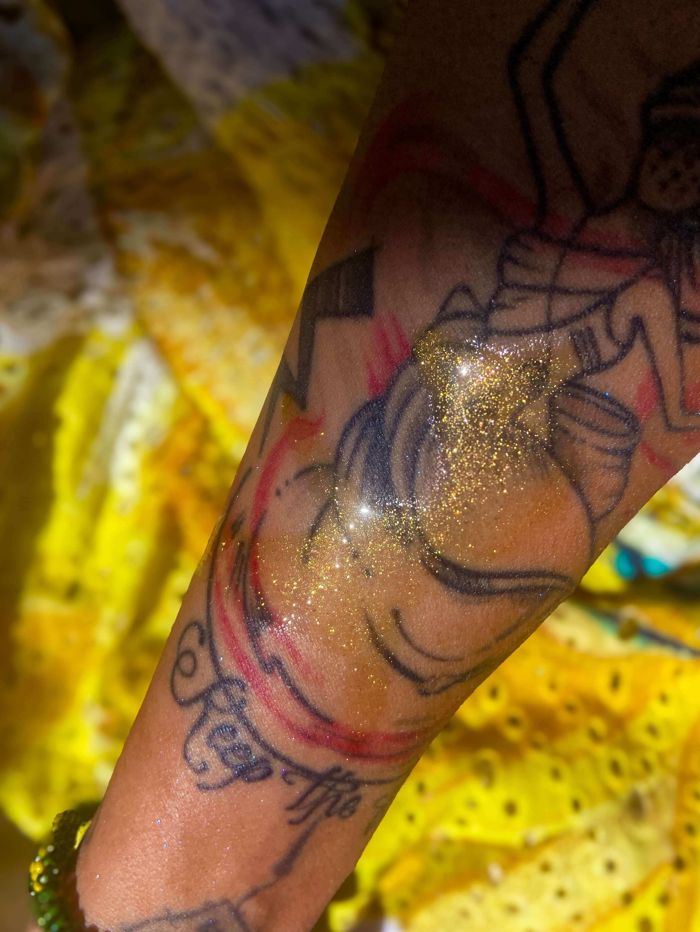 Support Latina owned business | indie skincare | where to buy Brazilian skincare | best organic shimmer oil | beladoce agua Doce  | Brazilian beauty secrets | Brazilian beauty | @shop_beladoce | Beladoce botanicals | Beladoce botanicals  shimmer oil | Latina entrepreneurs | Latina owned skincare | honey scent perfume  | small batch skincare | hydrating Brazilian skincare | organic Brazilian skincare | best natural Brazilian skincare | glow oil | clean formula | Brazilian  sensitive skin | beladoce doce Mel 